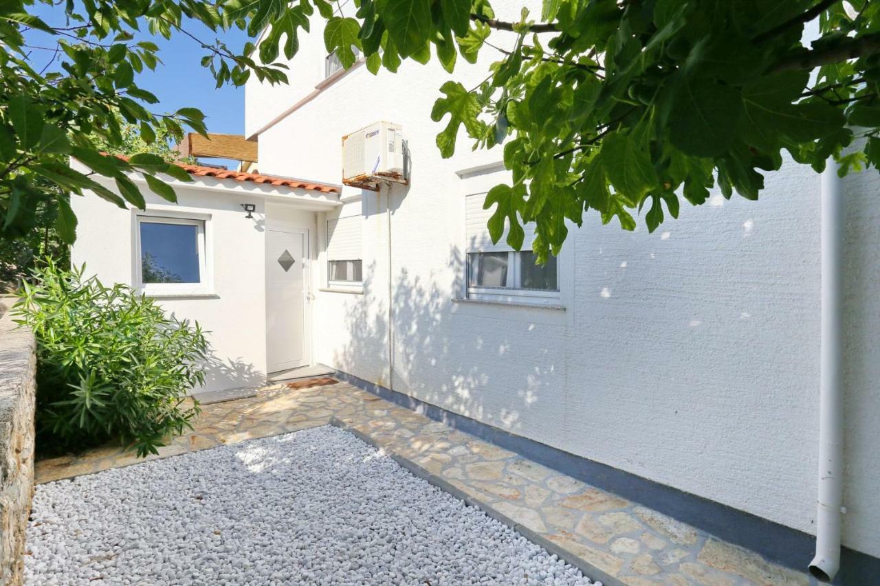 Villa Neyla Vir Exteriér fotografie